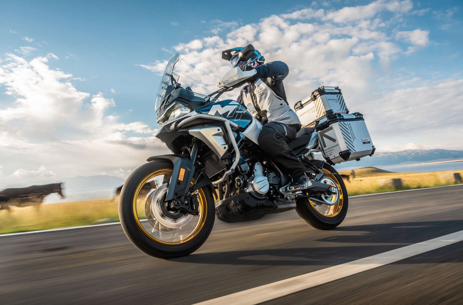 Абсолютно новый CFMOTO 700MT Advanced (ABS)